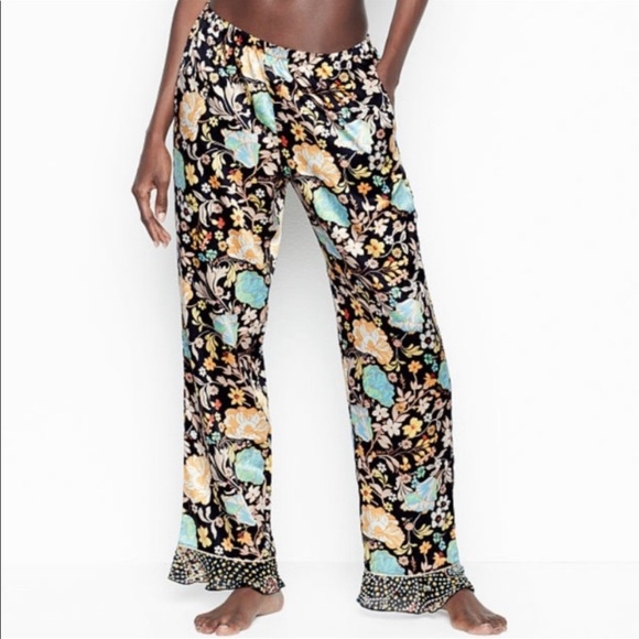 V S FLOUNCY PAJAMAS SET NWT - Picture 5 of 12